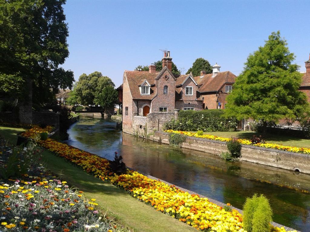 The Retro Bed & Breakfast Canterbury Bagian luar foto